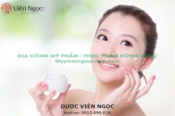 Nước hoa, mỹ phẩm: Gia công mỹ phẩm trọn gói giúp trị nám da tận gốc Gia-c%C3%B4ng-m%E1%BB%B9-ph%E1%BA%A9m-tr%E1%BB%8Dn-g%C3%B3i-tr%E1%BB%8B-n%C3%A1m-da-02_result-601x400