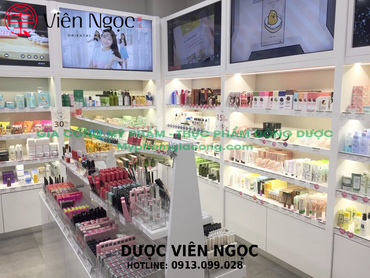  Có rất nhiều các loại hóa mỹ phẩm với nhiều các thương hiệu khác nhau nên bạn cần chú ý.